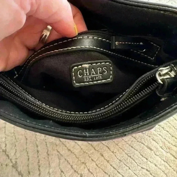 Chaps crossbody purse black - Picture 7 of 8